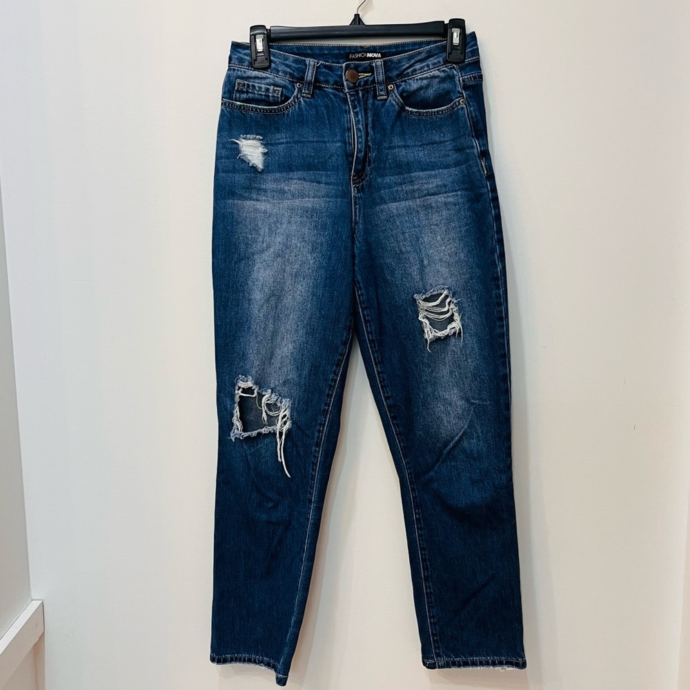 Fashion Nova distressed hole straight leg jeans size 5